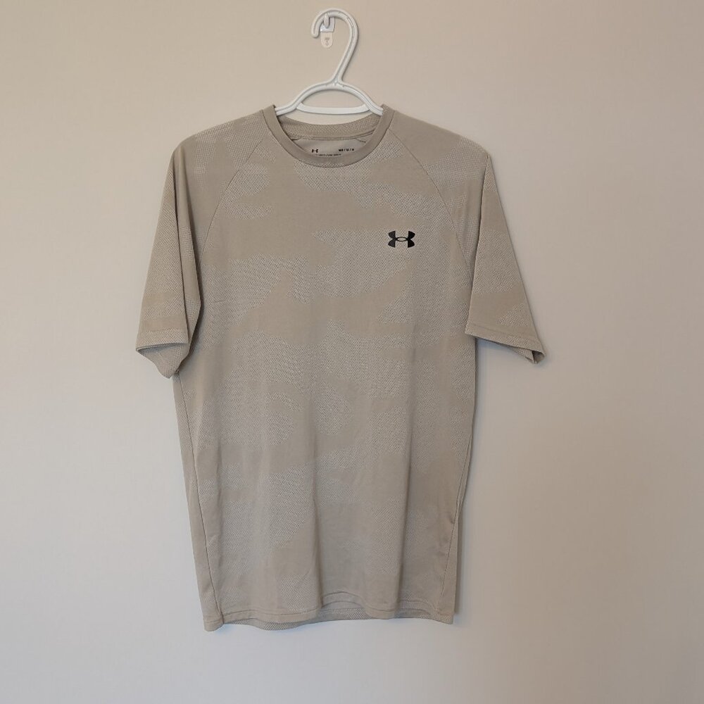 Under Armour, Camo design, t-shirt, Tan, Beige, loose fit,Size Medium